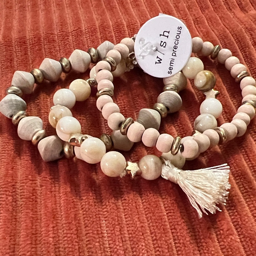 3/$18 Wish Beaded Bracelet Set - Cream and Gold Lot 1051